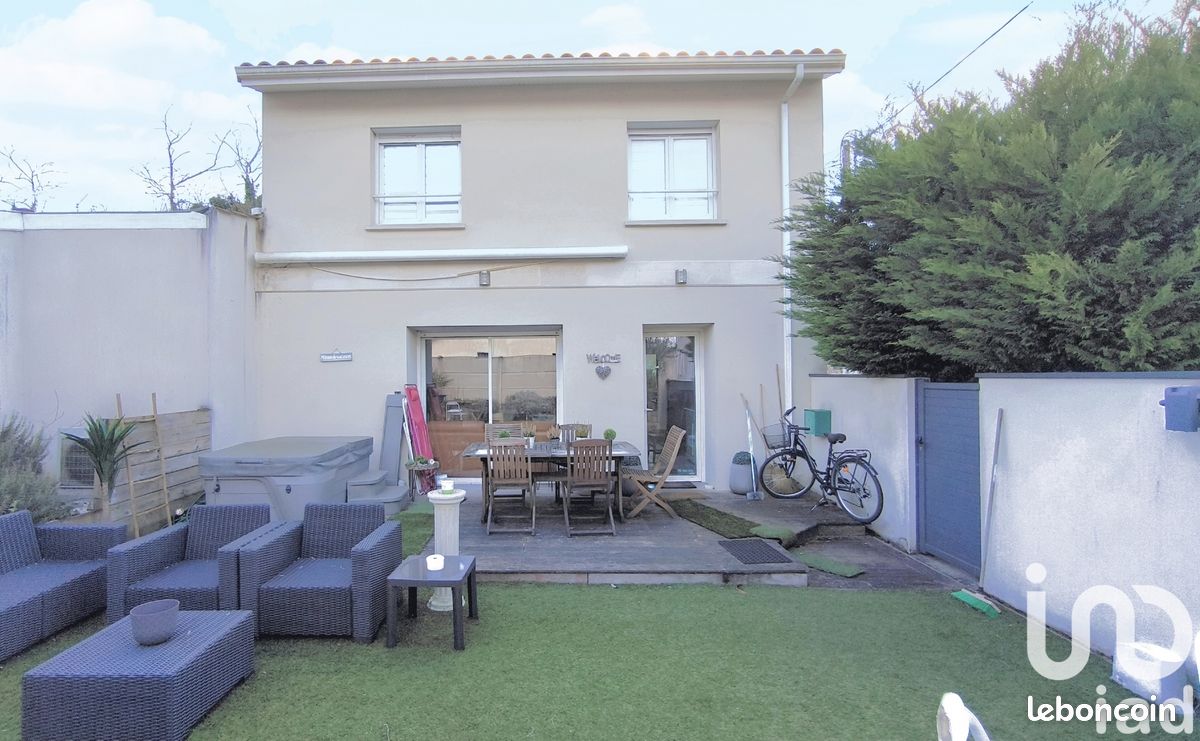 4 rooms House in Virelade, France No. 101530