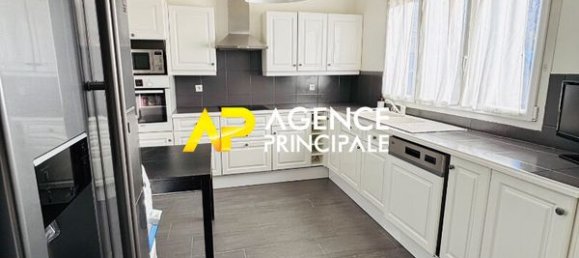 3 bedrooms House in Bezons, France No. 133358 10