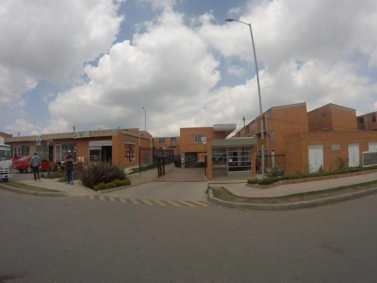 Casa de 3 dormitorios en Cundinamarca, Colombia No. 1969