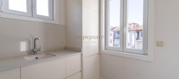 3 bedrooms Apartment in Porto, Portugal No. 81953 8