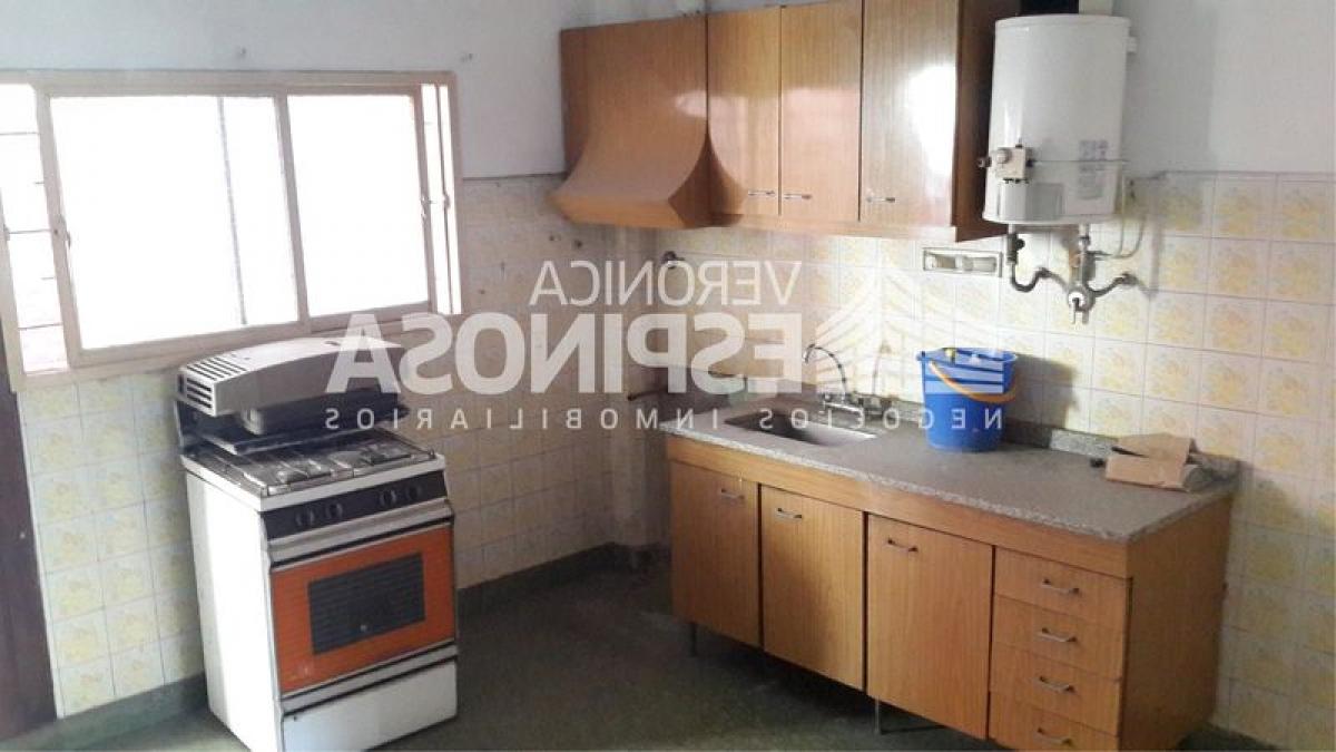 2 bedrooms House in Moron, Argentina No. 68882