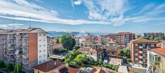 3 Schlafzimmer Wohnung in Collegno, Italy, Nr. 313304 10