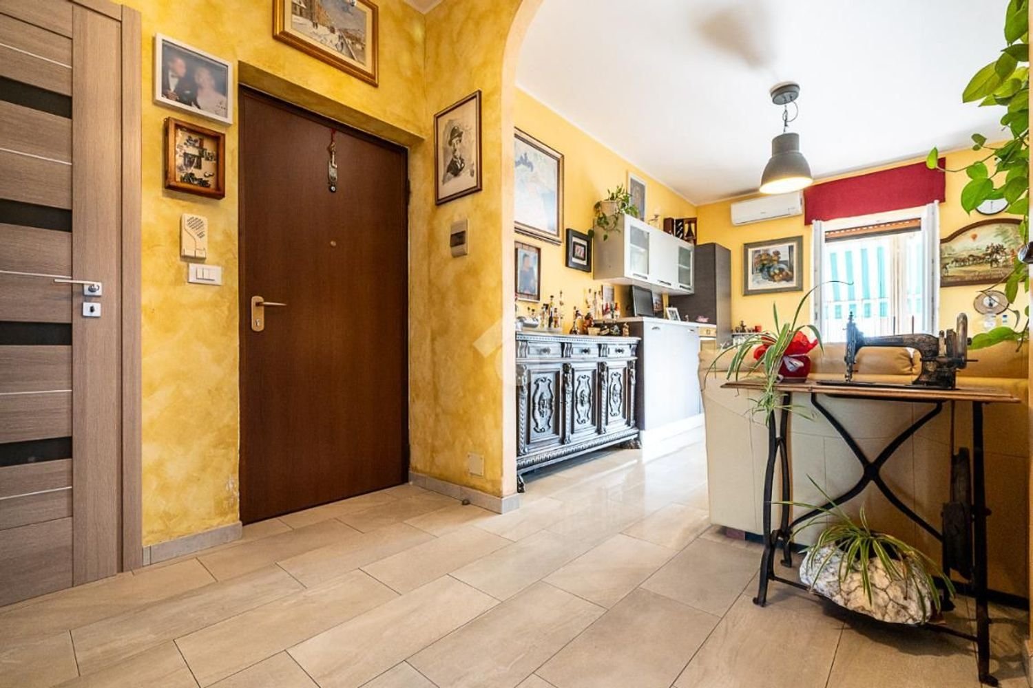 3 Schlafzimmer Wohnung in Collegno, Italy, Nr. 313304