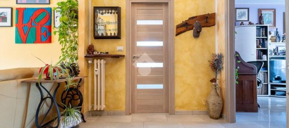 3 Schlafzimmer Wohnung in Collegno, Italy, Nr. 313304 3