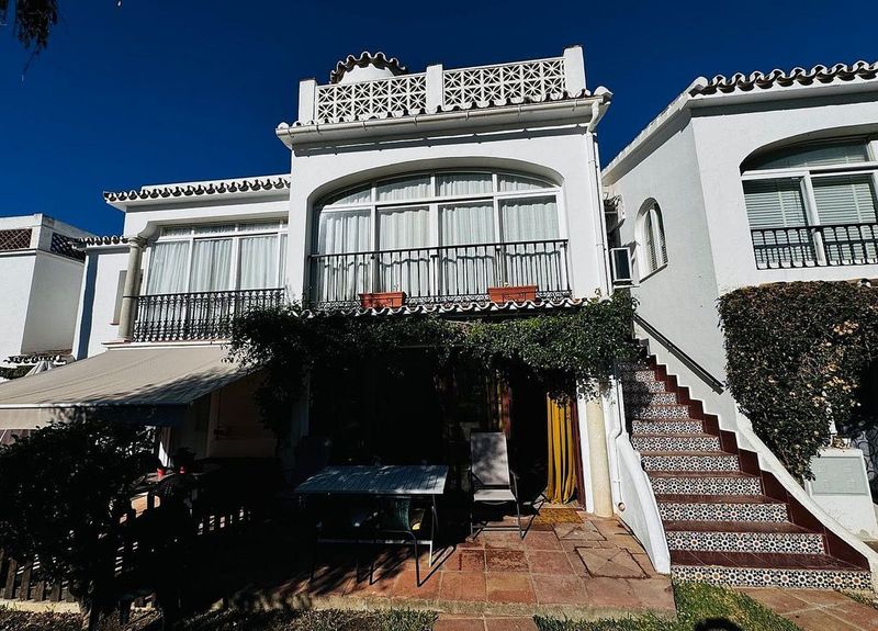 Apartamento de 2 dormitorios en Estepona, Spain No. 219482