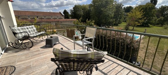 Casa de 7 dormitorios en Saint-Jean-d'Angely, France No. 277518 8