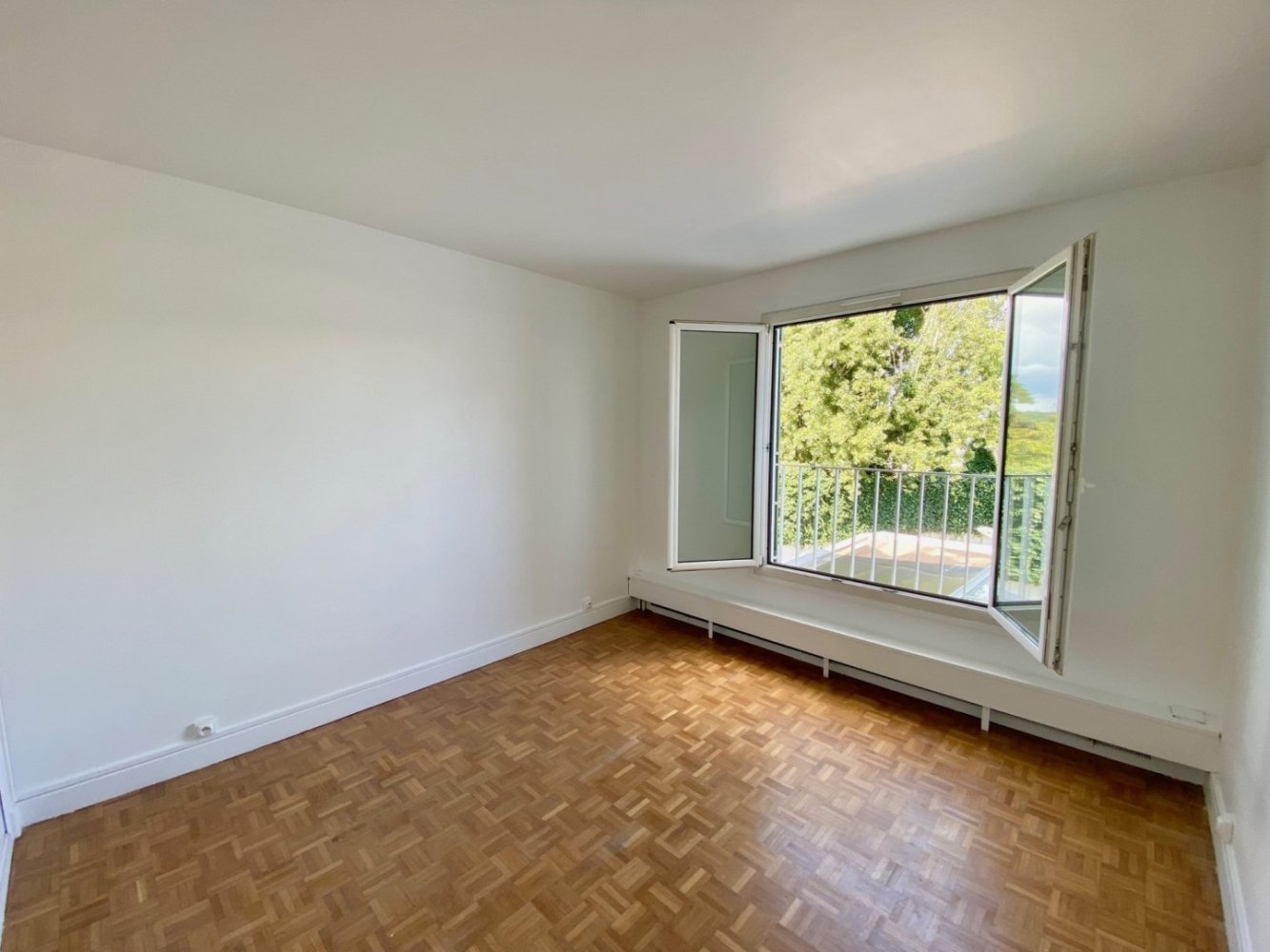 5 غرف نوم فيلا في La Celle-Saint-Cloud, France رقم 168575