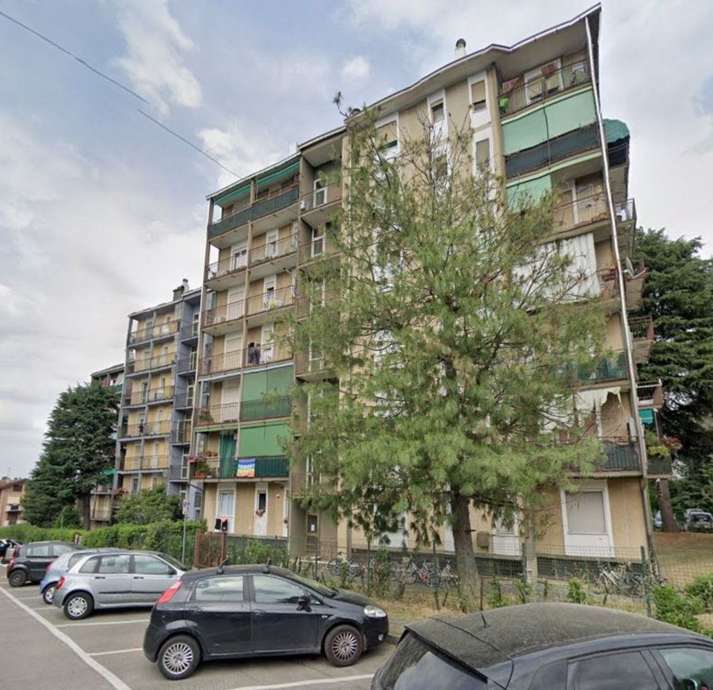 3 rooms Apartment in Limbiate, Italy No. 75831