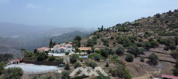 Villa de 4 dormitorios en Sayalonga, Spain No. 45997 16