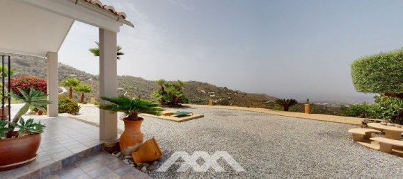 Villa de 4 dormitorios en Sayalonga, Spain No. 45997 47