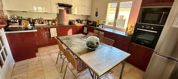 5 bedrooms House in Poissy, France No. 163592 4