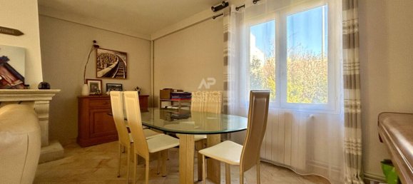 5 bedrooms House in Poissy, France No. 163592 3