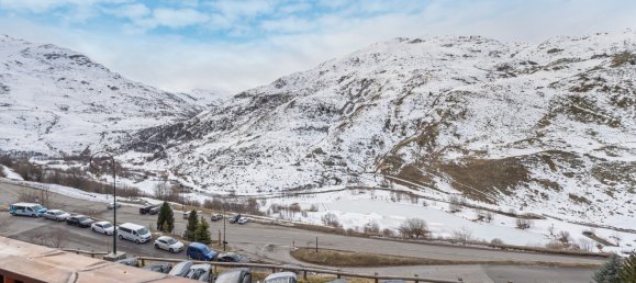 Apartamento de 6 dormitorios en Les Belleville, France No. 468 15