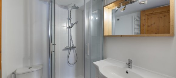 Apartamento de 6 dormitorios en Les Belleville, France No. 468 7