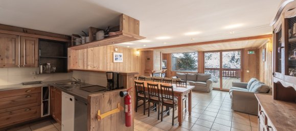 Apartamento de 6 dormitorios en Les Belleville, France No. 468 3