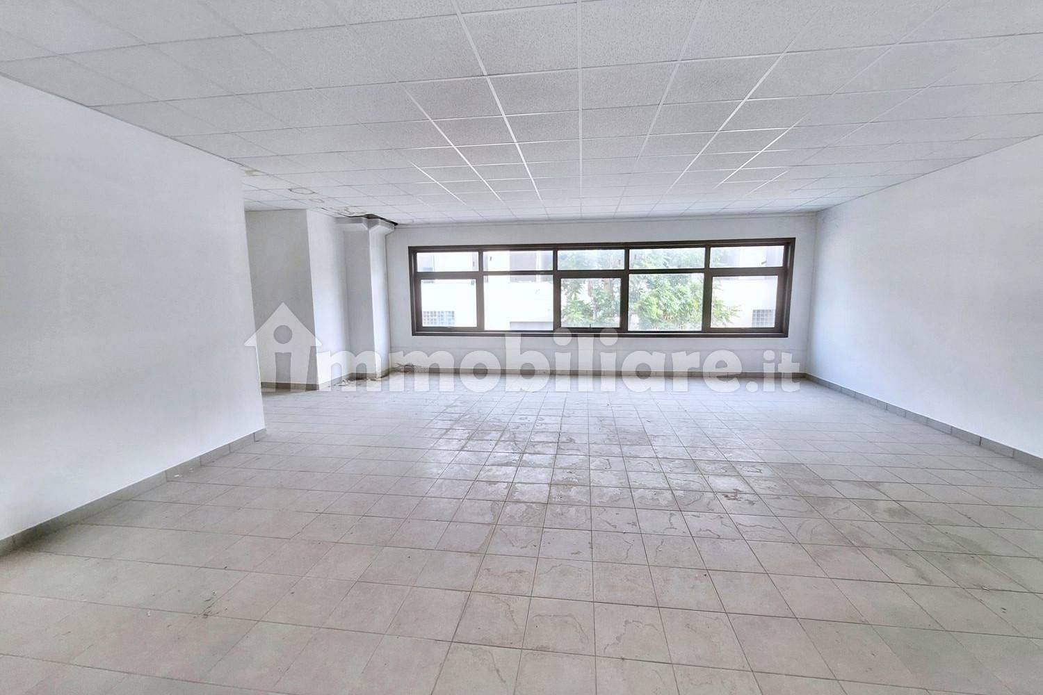 1 room Office in Catanzaro, Italy No. 147265