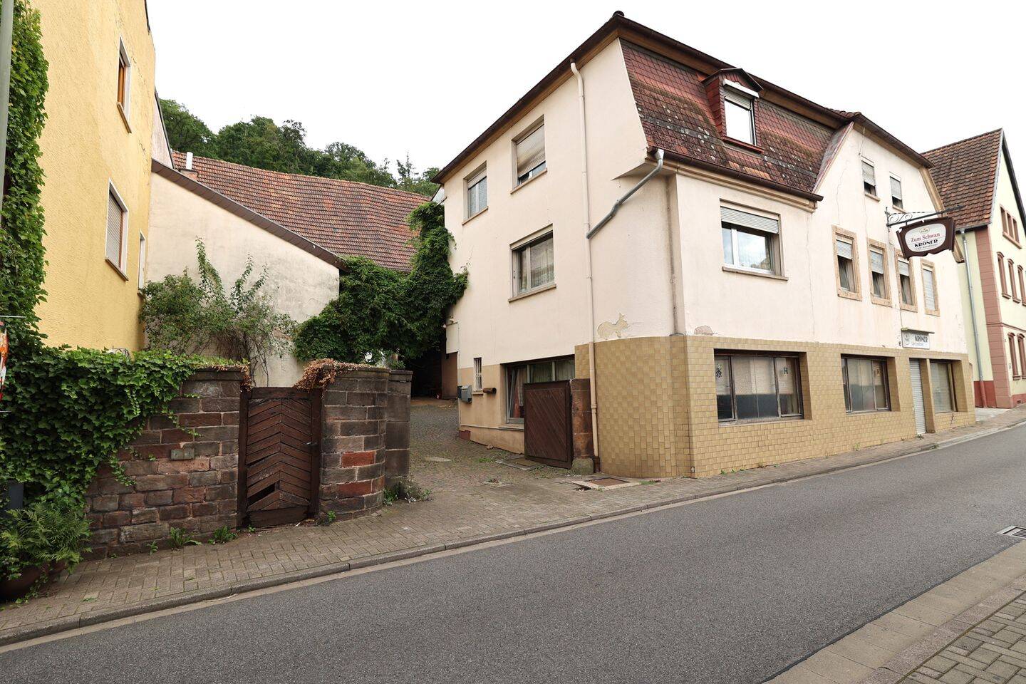 8 bedrooms Building in Kaiserslautern, Germany No. 265253