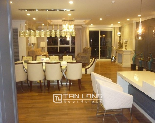 Apartamento de 3 dormitorios en Tay Ho, Vietnam No. 2171