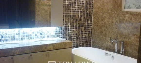 Apartamento de 3 dormitorios en Tay Ho, Vietnam No. 2171 2