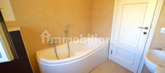 Apartamento de 2 dormitorios en Livorno, Italy No. 223708 15