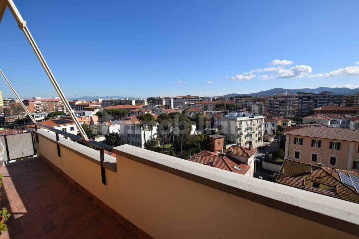 Apartamento de 2 dormitorios en Livorno, Italy No. 223708