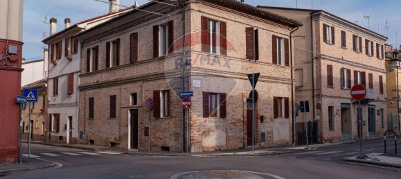 4 rooms Apartment in Jesi, Italy No. 9170 6