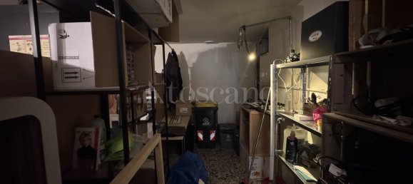 85m² Commercial property in Prato, Italy No. 261054 4