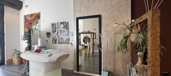 85m² Commercial property in Prato, Italy No. 261054 6