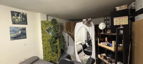 85m² Commercial property in Prato, Italy No. 261054 3