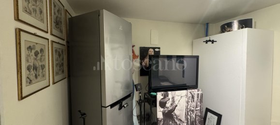 85m² Commercial property in Prato, Italy No. 261054 2