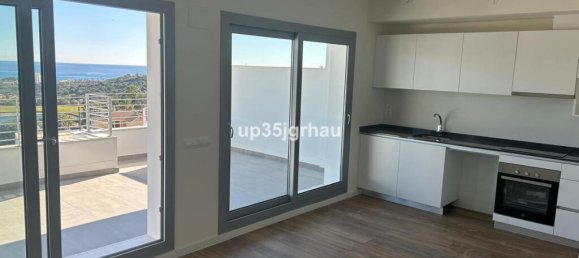 2 bedrooms Apartment in Estepona, Spain No. 185345 3