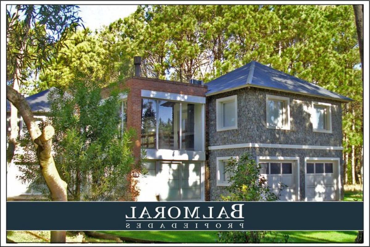 3 bedrooms House in Mar del Plata, Argentina No. 93906