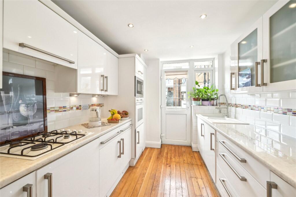 2 bedrooms Apartment in London, United Kingdom No. 5284