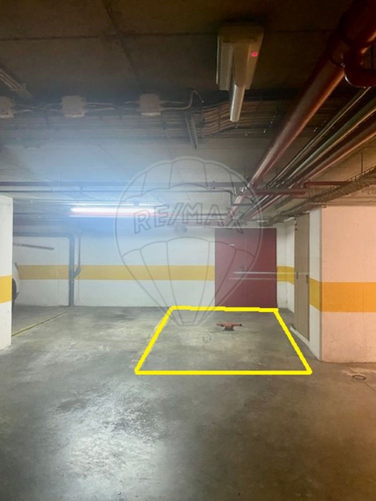 11m² Garage in Lisbon, Portugal No. 93386