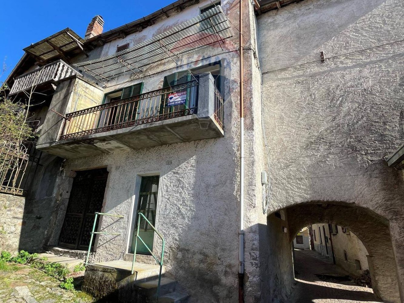 4 غرف نوم منزل في Agra, Italy رقم 327953