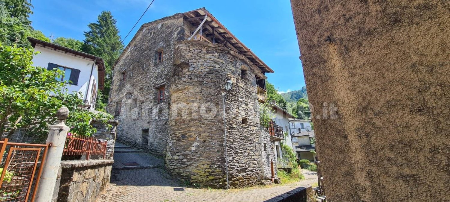 4 bedrooms House in Rezzoaglio, Italy No. 279809