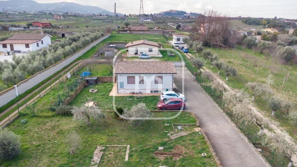 Вилла с 4 комнатами в Сан Чезарео, Италия № 28143