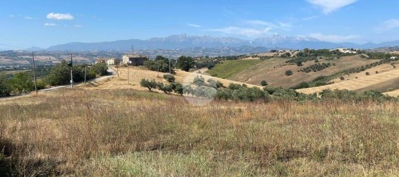 Земельный участок 7000м² в Розето дельи Абруцци, Италия № 295906 6