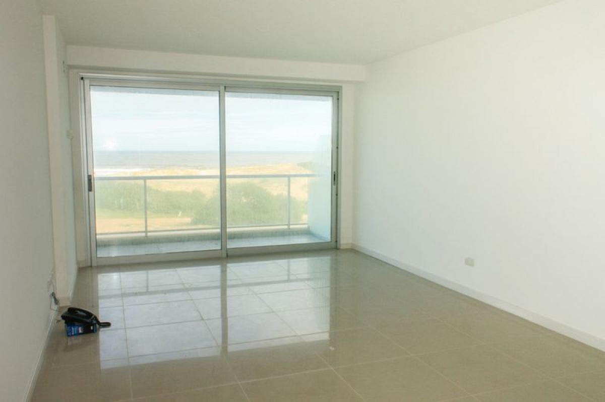 Apartamento de 2 dormitorios en Maldonado, Uruguay No. 708