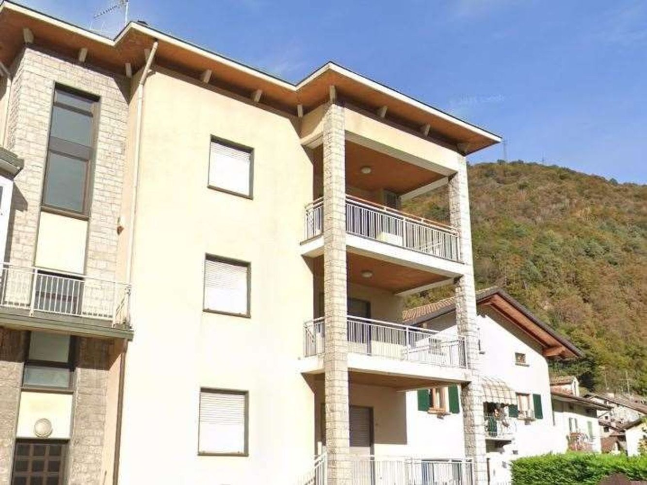 5-Zimmer Wohnung in Cortenova, Italy, Nr. 5034