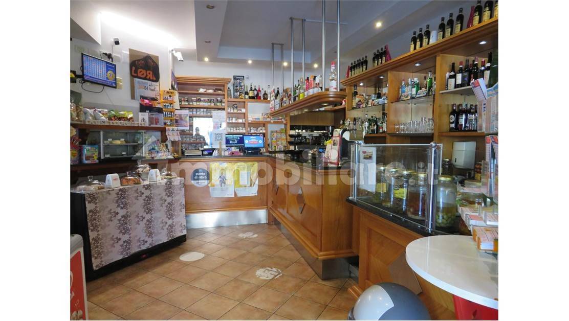 Propiedad comercial de 3 habitaciónes en Como, Italy No. 311136