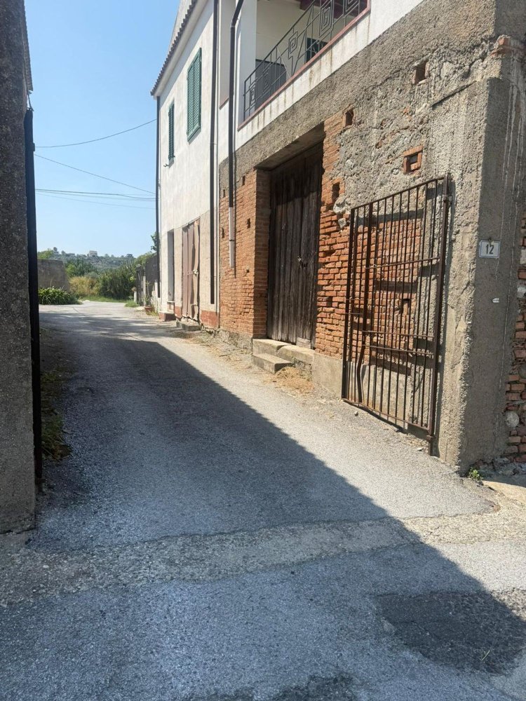 Gewerbliche Immobilie in Torregrotta, Italy 70m², Nr. 342080