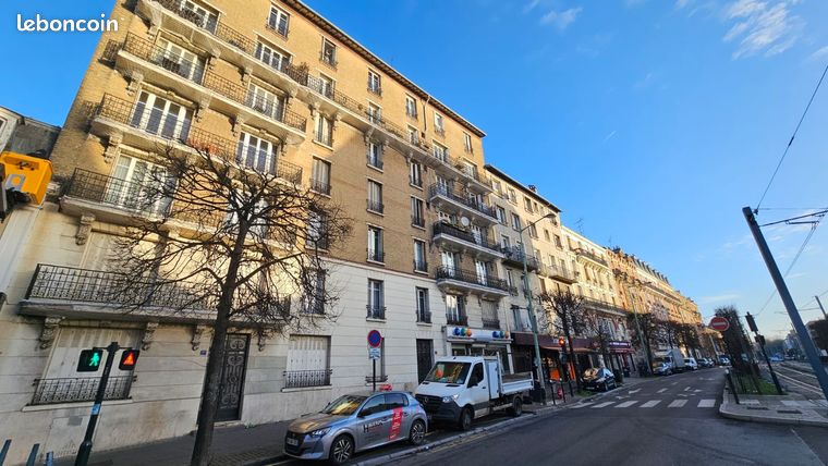  عقار تجاري في Saint-Denis, France 135متر مربع رقم 356428