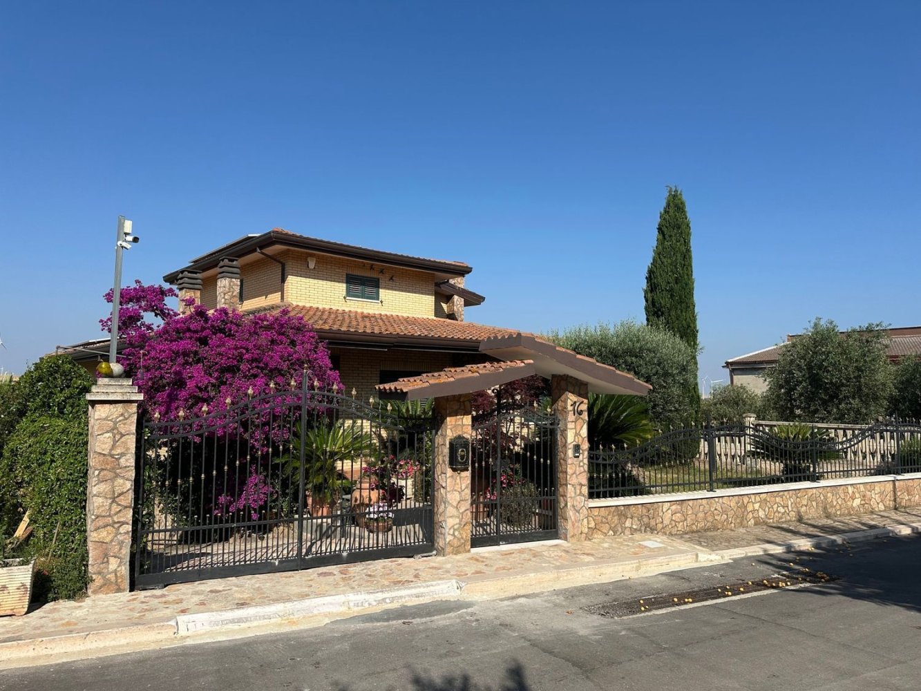 Villa de 7 dormitorios en Poggio Imperiale, Italy No. 358091