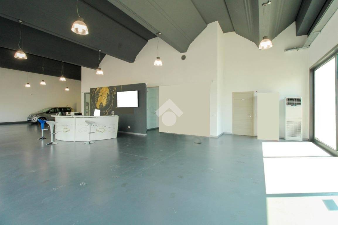 4 rooms Warehouse in Rovato, Italy No. 141646