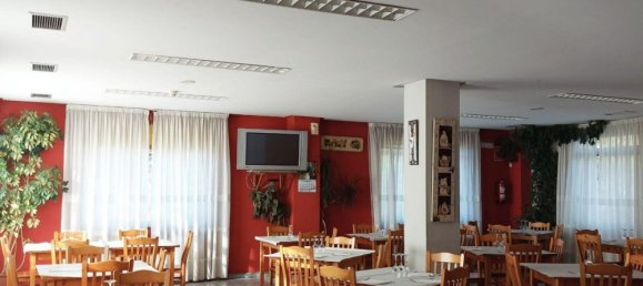 Propiedad comercial en La Robla, Spain 705 m² No. 76235 3