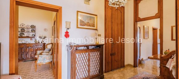 Apartamento de 3 dormitorios en Jesolo, Italy No. 260316 8