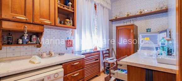 Apartamento de 3 dormitorios en Jesolo, Italy No. 260316 12