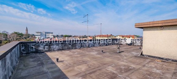 Apartamento de 3 dormitorios en Jesolo, Italy No. 260316 23