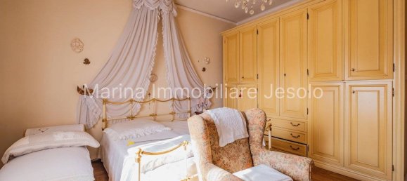 Apartamento de 3 dormitorios en Jesolo, Italy No. 260316 19